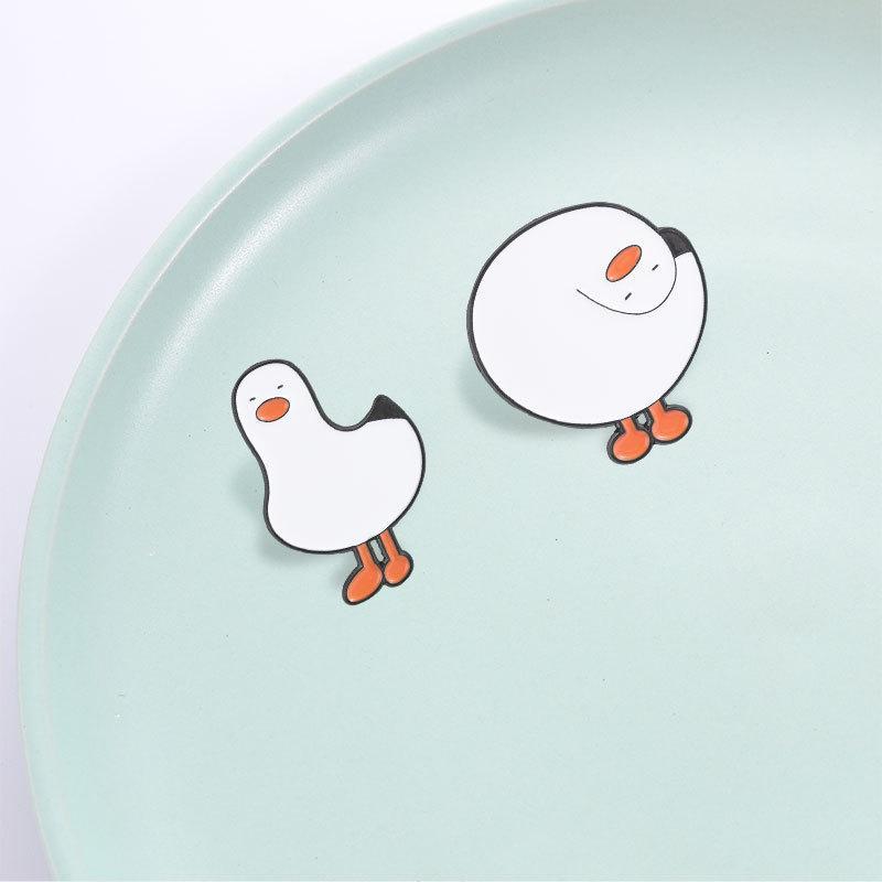 Women Fashion Pose - Cartoon White Goose Brooch 1/2Pcs Round