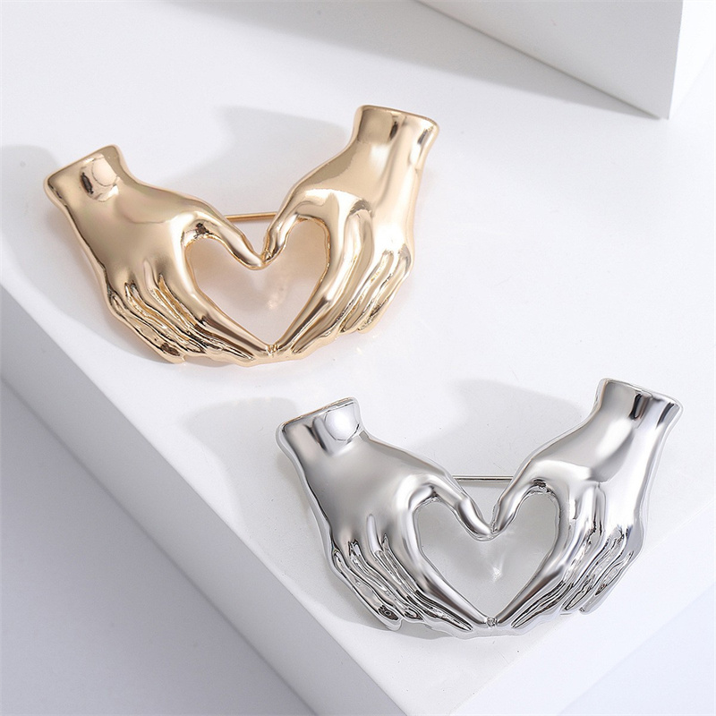 Hand Pose Heart Brooches For W - Women Fashion Pose ulasan dan harga
